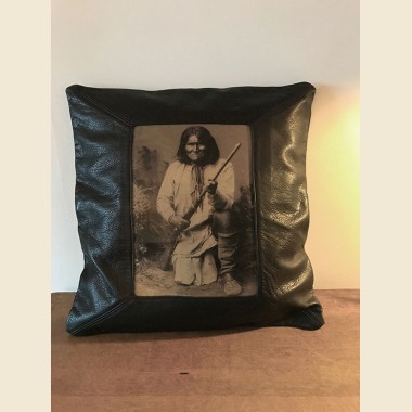 Cushion vintage leather Chief